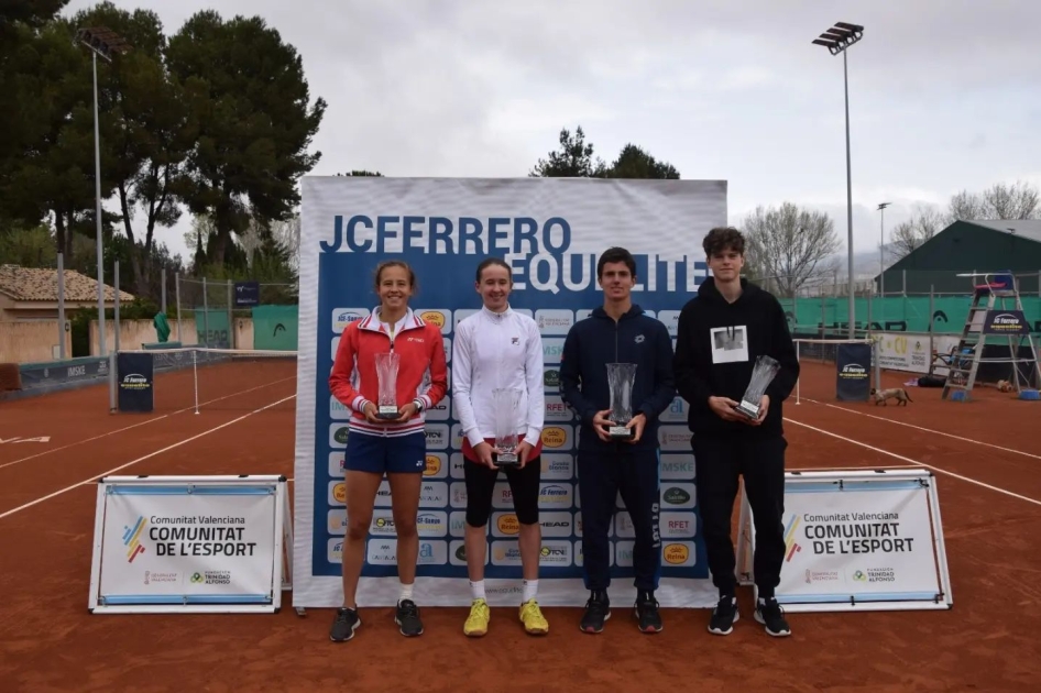 El internacional jnior de Villena acaba en manos del belga Bailly y la checa Bartunkova