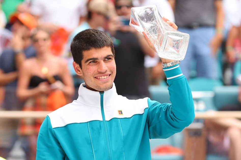 Carlos Alcaraz hace historia al conquistar el Miami Open Carlos Alcaraz hace historia al conquistar el Miami Open