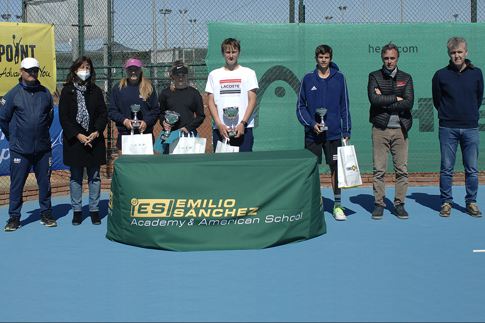 Victorias de la checa Kovackova y del ruso Derepasko en el cadete Victorias de la checa Kovackova y del ruso Derepasko en el cadete