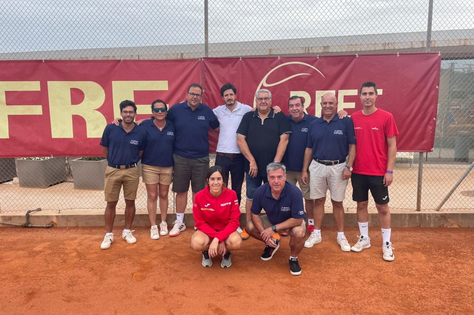 Equipo arbitral en el Campeonato de España MAPFRE de Tenis Veteranos en Manacor