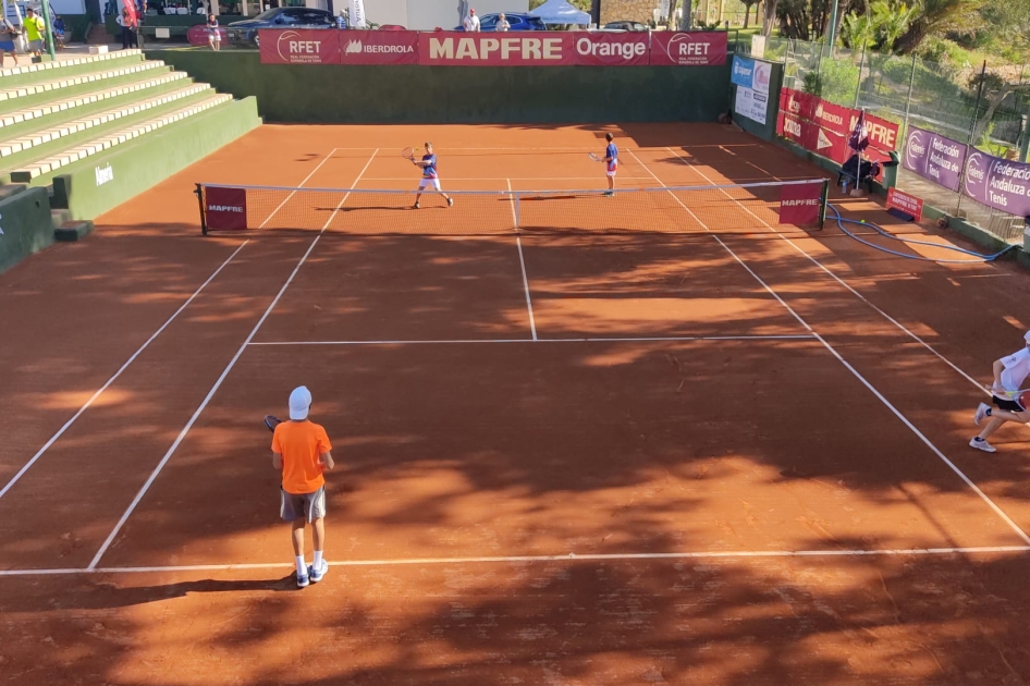 Los Campeonatos de Espaa MAPFRE de Tenis Cadete y Alevn izan el teln en Platja d'Aro y Almera