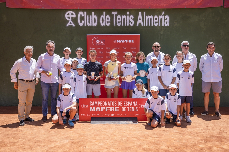 Paola Piñera e Izan Bañares ganan el renovado Campeonato de España MAPFRE Alevín en Almería Paola Piñera e Izan Bañares ganan el renovado Campeonato de España MAPFRE Alevín en Almería