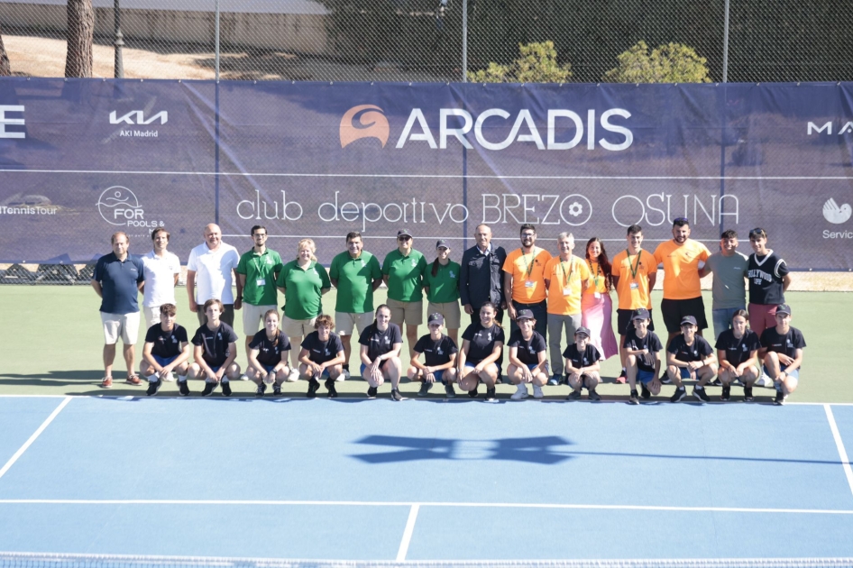 Equipo arbitral en el torneo ITF femenino de 60 mil dlares del CD Brezo Osuna