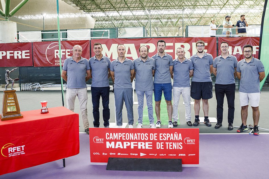 Equipo arbitral en el Campeonato de Espaa Infantil en Logroo