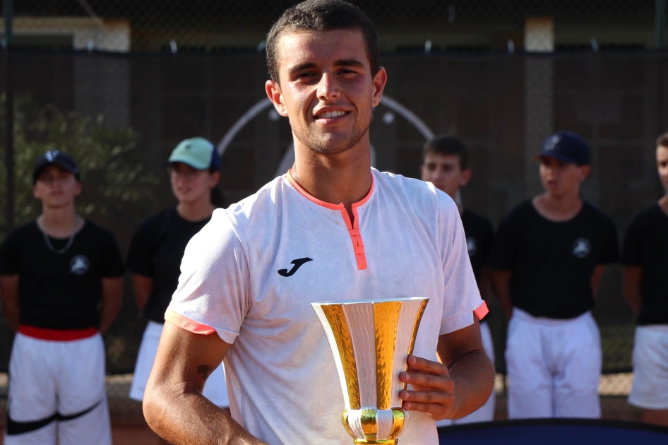 Pol Martín suma su segundo éxito del año en Francia Pol Martín suma su segundo éxito del año en Francia