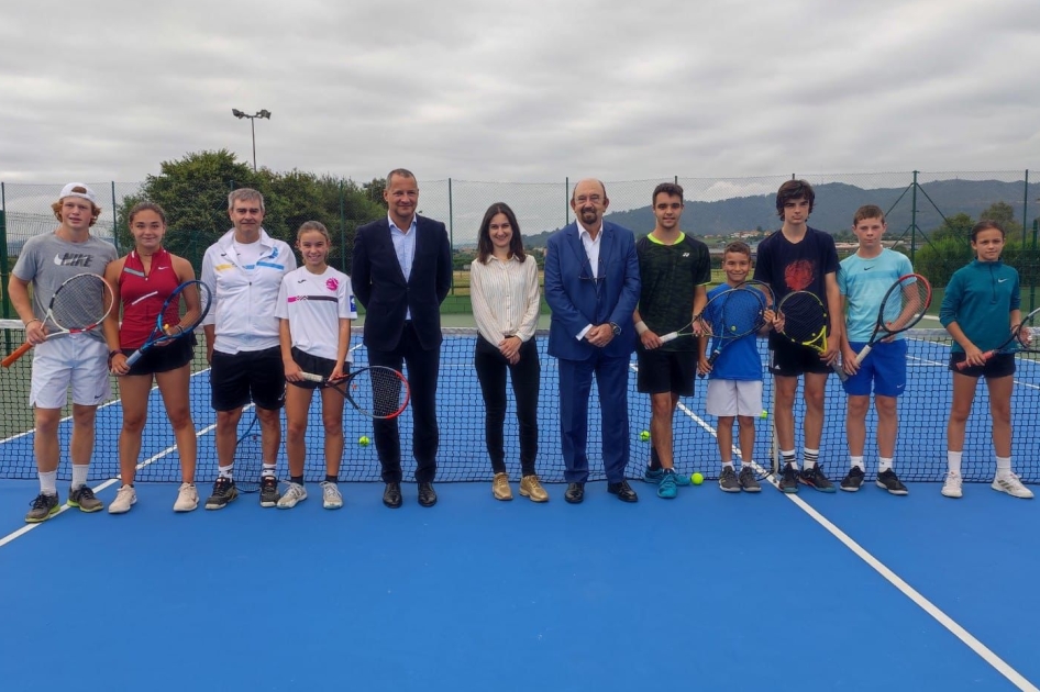 El presidente de la RFET visita las instalaciones de La Morgal en Asturias