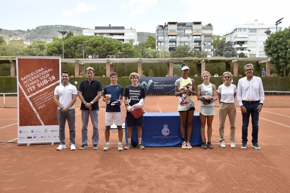 Roger Pascual gana el primero de los jniors de Barcelona junto a la francesa Mathilde Ngijol-Carr