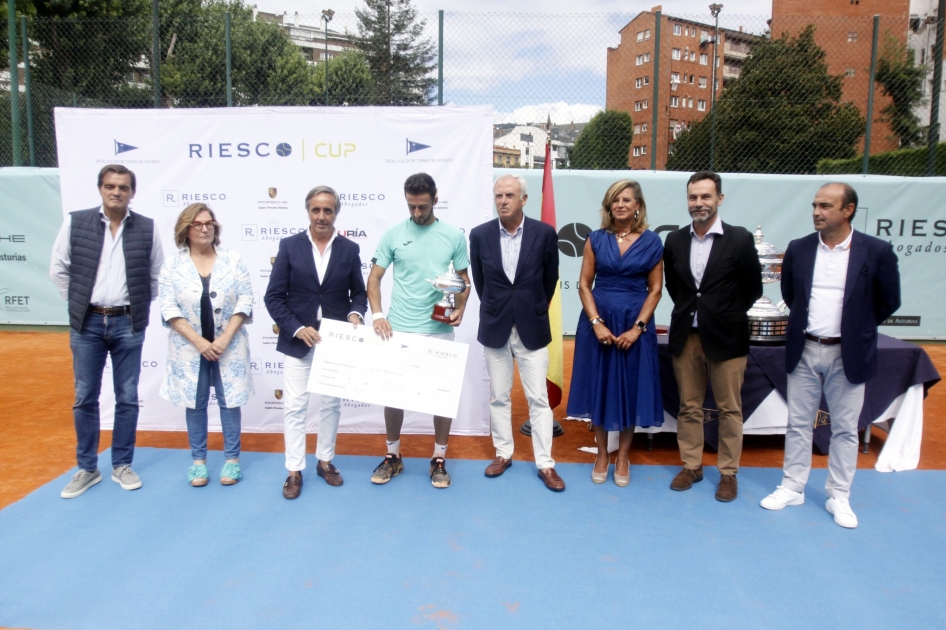 Javier Barranco gana en Oviedo ante Carlos Snchez Jover