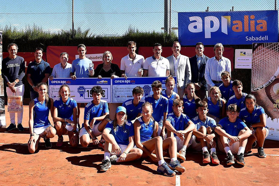 Max Alcalá alza su primer título profesional en Sabadell ante Álvaro López San Martín Max Alcalá alza su primer título profesional en Sabadell ante Álvaro López San Martín