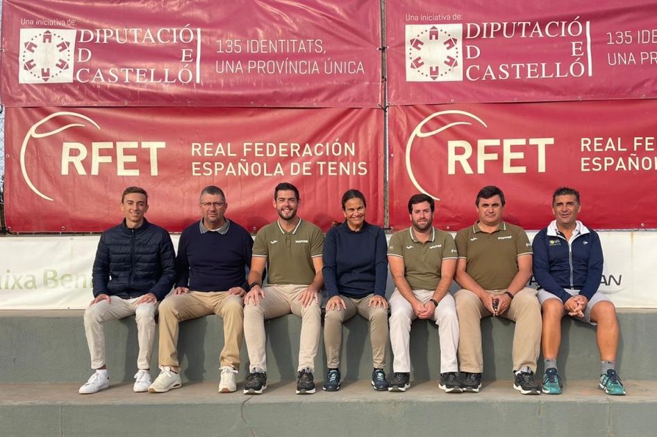 Equipo arbitral en el torneo ITF masculino de Benicarl