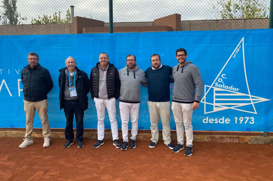 Equipo arbitral en el ITF Femenino de Silla en Valencia Equipo arbitral en el ITF Femenino de Silla en Valencia