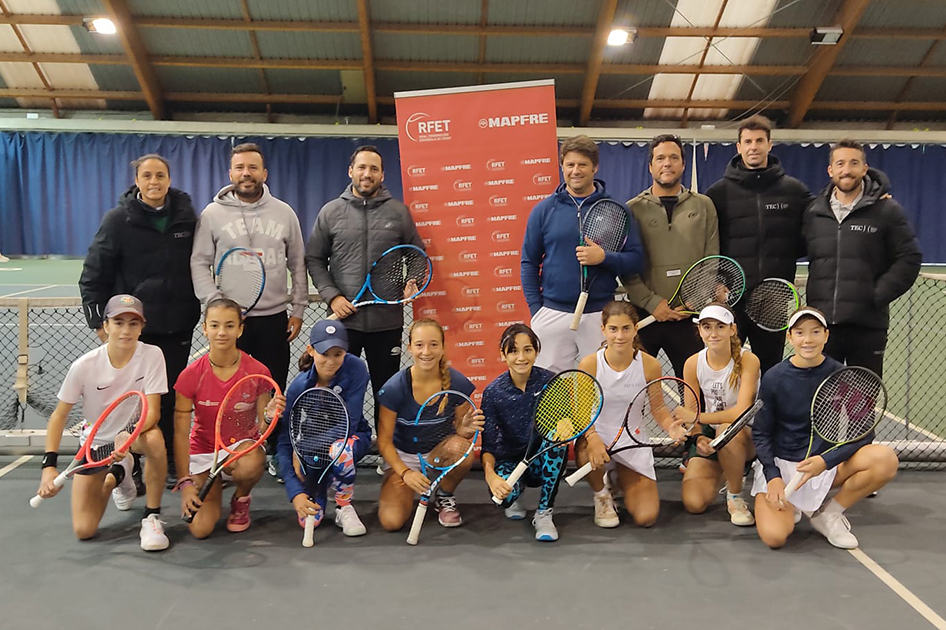 La RFET rene a las mejores jugadoras nacionales Sub'13 en el CAR de Sant Cugat