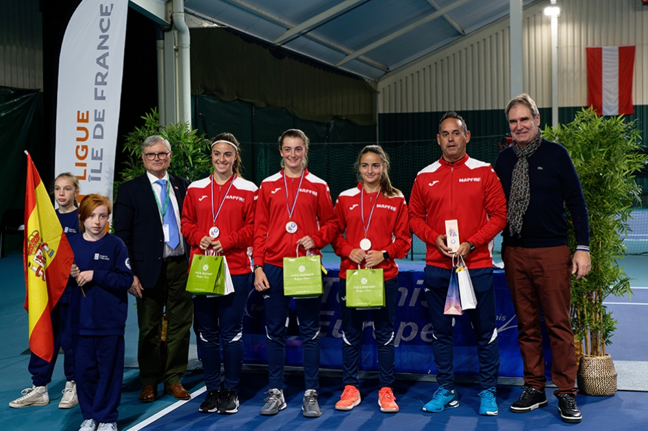 La selección Sub'16 femenina queda fuera de la fase final de la Winter Cup La selección Sub'16 femenina queda fuera de la fase final de la Winter Cup