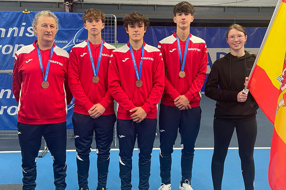 Medalla de bronce para la seleccin espaola Sub'16 masculina en la Winter Cup