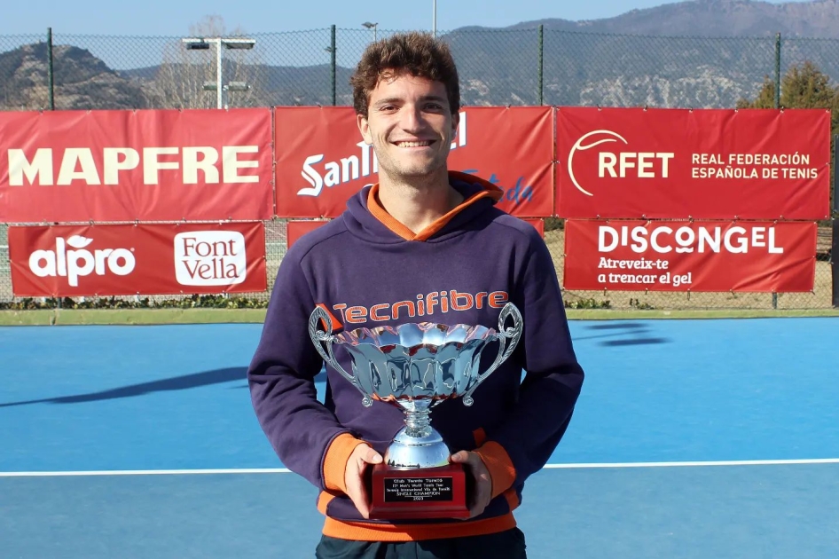 John Echevarría supera a Oriol Roca para sumar su segundo triunfo en Torelló John Echevarría supera a Oriol Roca para sumar su segundo triunfo en Torelló