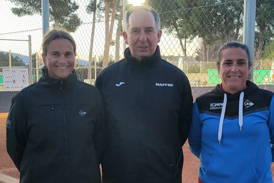 Equipo arbitral en el torneo internacional ITF júnior de Villena Equipo arbitral en el torneo internacional ITF júnior de Villena