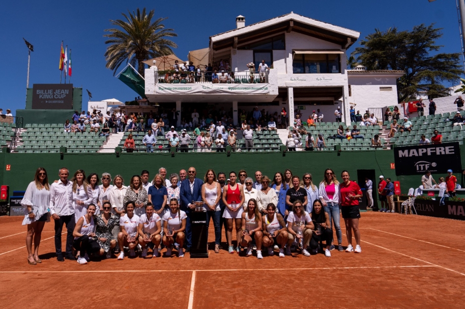 Homenaje a las tenistas espaolas con motivo de los 50 aos de Espaa en la Billie Jean King Cup