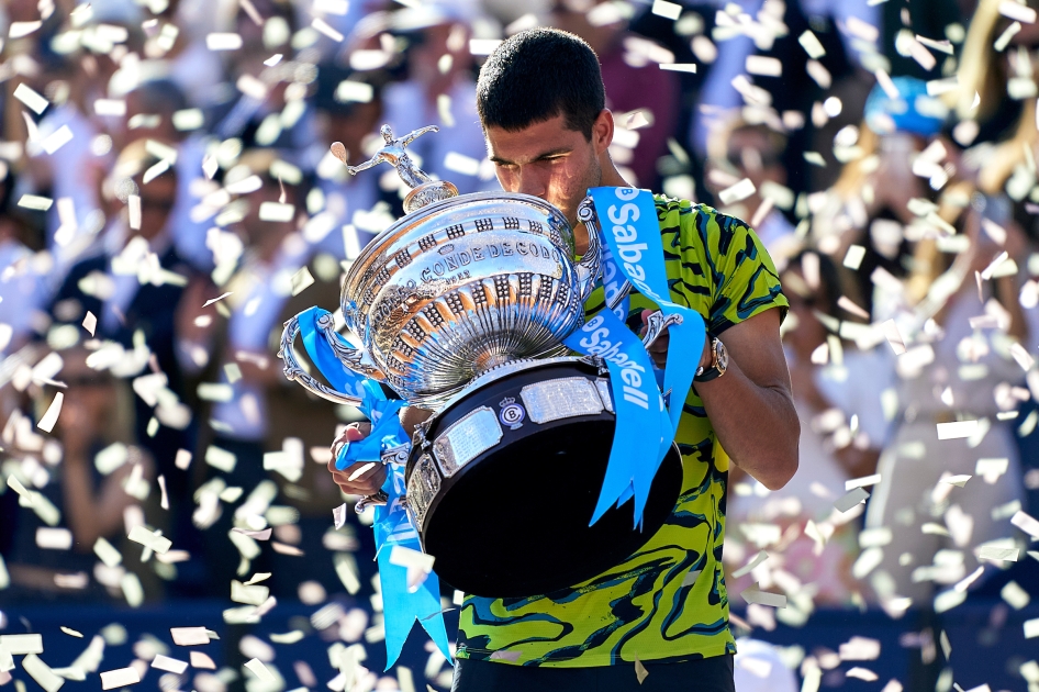 Alcaraz repite victoria en el Barcelona Open Banc Sabadell ante Tsitsipas Alcaraz repite victoria en el Barcelona Open Banc Sabadell ante Tsitsipas