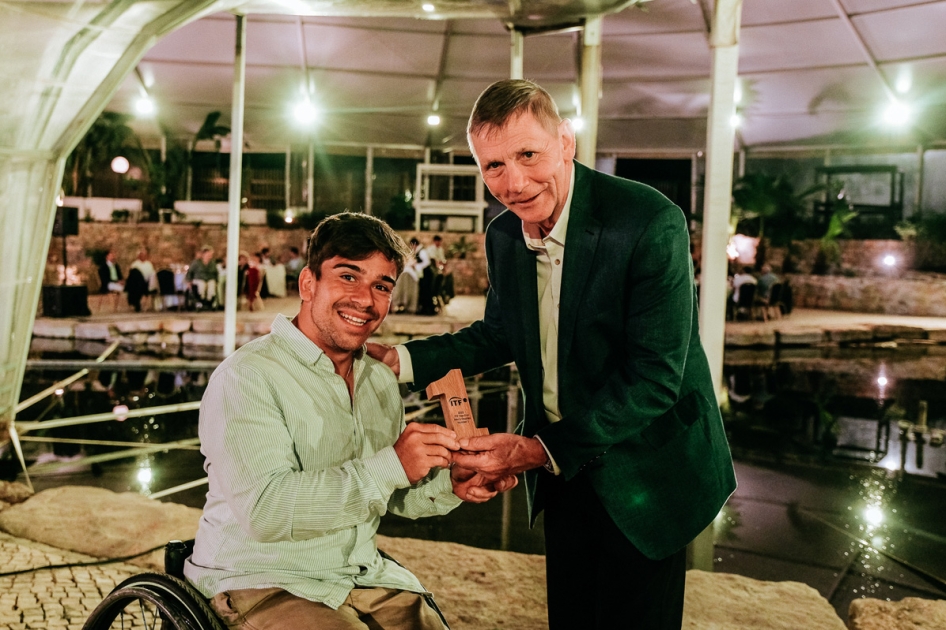 Martín de la Puente recoge el premio como Nº 1 Mundial de Dobles de tenis en silla