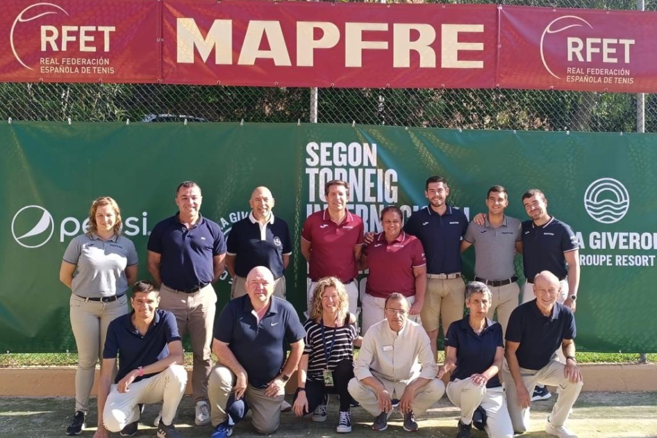Equipo arbitral en el torneo internacional ITF femenino de Tossa de Mar Equipo arbitral en el torneo internacional ITF femenino de Tossa de Mar