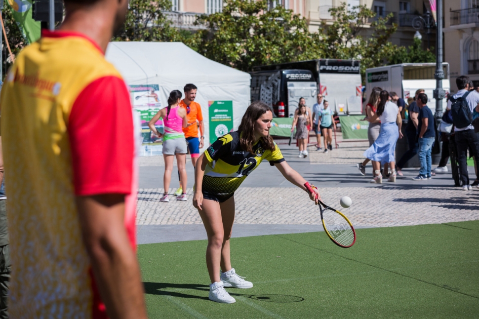 El tenis est presente en la nueva cita del Tour Universo Mujer 2023 en Cdiz