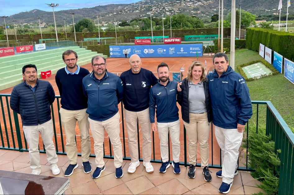 Equipo arbitral en el torneo ITF femenino de Platja d'Aro Equipo arbitral en el torneo ITF femenino de Platja d'Aro