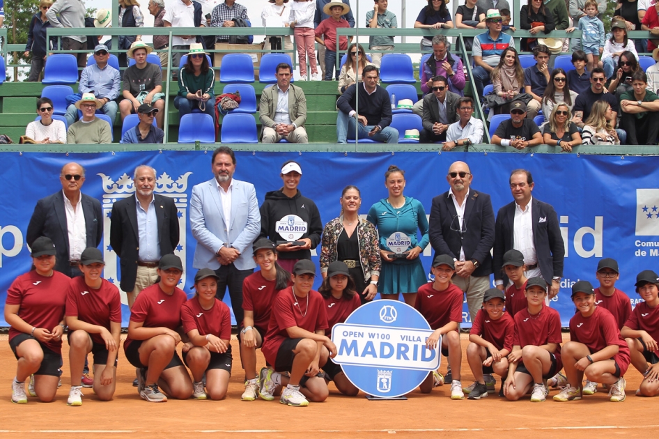 Sara Sorribes se ve superada por la serbia Olga Danilovic en la final del Open Villa de Madrid