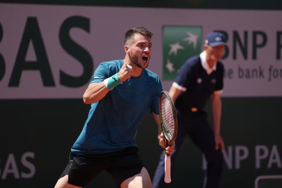 Pedro Martnez Portero supera la previa en Roland Garros