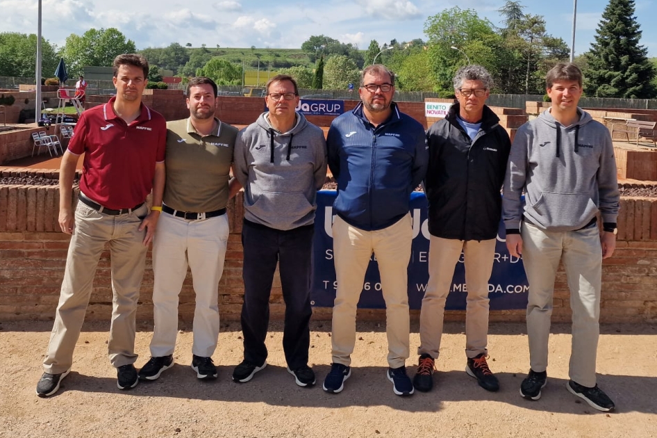 Equipo arbitral en el ITF masculino de Vic