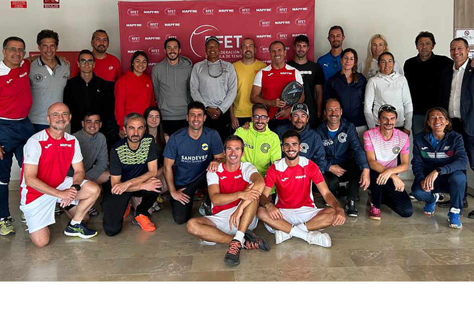 Gran acogida del primer Curso de Tcnico Nacional de Tenis Playa en Vera