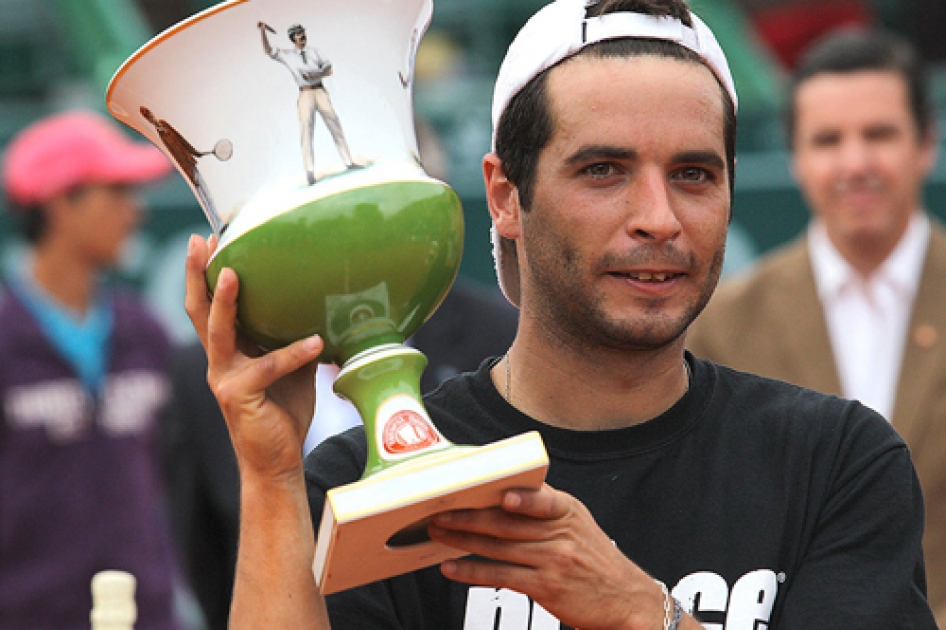 Albert Montañés revalida su título en Estoril, donde Marc López y David Marrero ganan el dobles