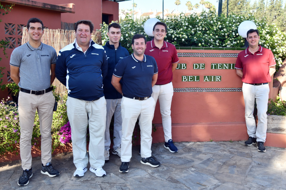 Equipo arbitral en el torneo ITF femenino de Estepona Equipo arbitral en el torneo ITF femenino de Estepona