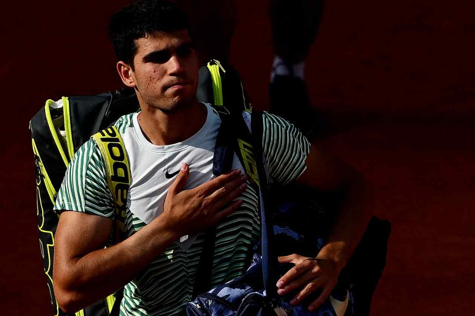 Los calambres impiden a Alcaraz luchar por su primera final de Roland de Garros Los calambres impiden a Alcaraz luchar por su primera final de Roland de Garros