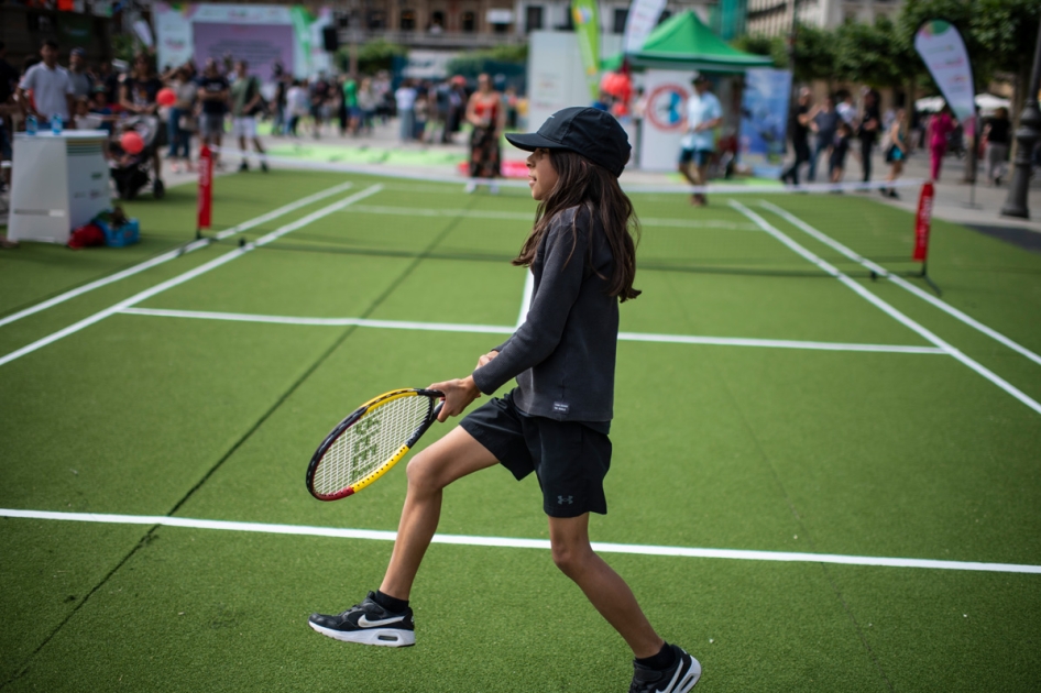 El Tour Universo Mujer reúne 10 mil personas en Pamplona con el tenis entre sus propuestas El Tour Universo Mujer reúne 10 mil personas en Pamplona con el tenis entre sus propuestas