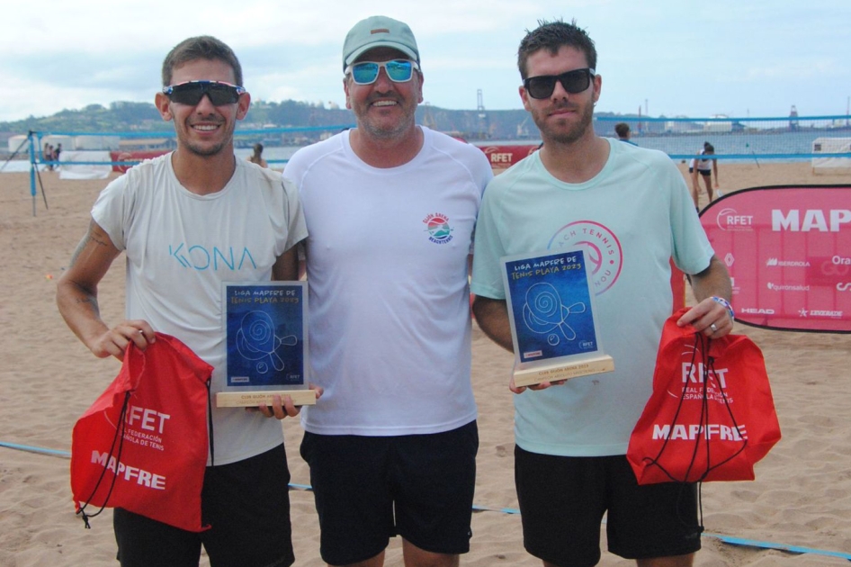 La Liga MAPFRE de Tenis Playa visita Gijn con triunfos de Filella/Puente y Llobet Troucelier