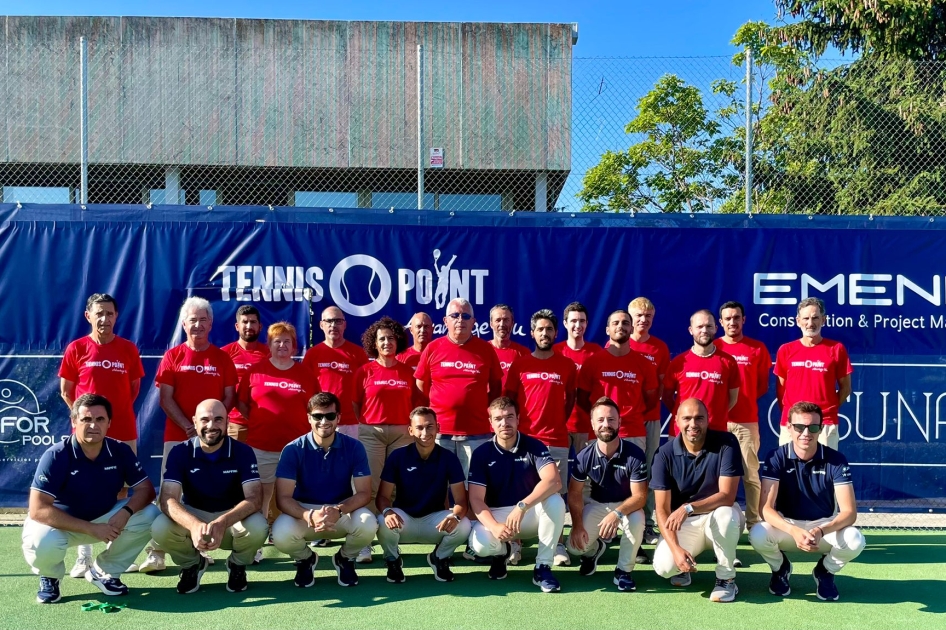 Equipo arbitral en el ITF femenino de Brezo Osuna Equipo arbitral en el ITF femenino de Brezo Osuna