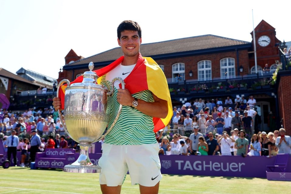 Alcaraz se corona en Queen's y vuelve al Nº 1 mundial Alcaraz se corona en Queen's y vuelve al Nº 1 mundial