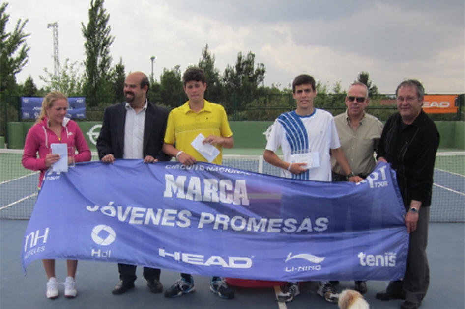 Triunfos de José A. Salazar y Julia Kulibaba en el Marca Jóvenes Promesas de Alicante Triunfos de José A. Salazar y Julia Kulibaba en el Marca Jóvenes Promesas de Alicante