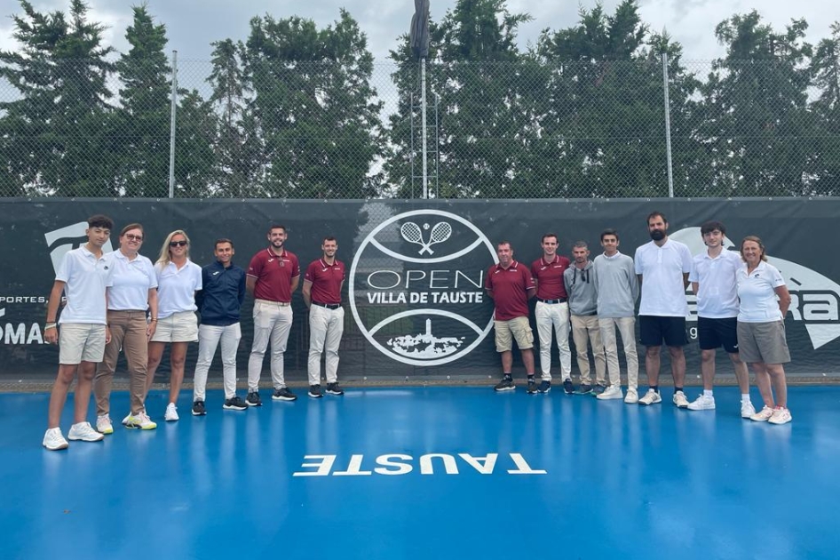 Equipo arbitral en el ITF femenino de Tauste