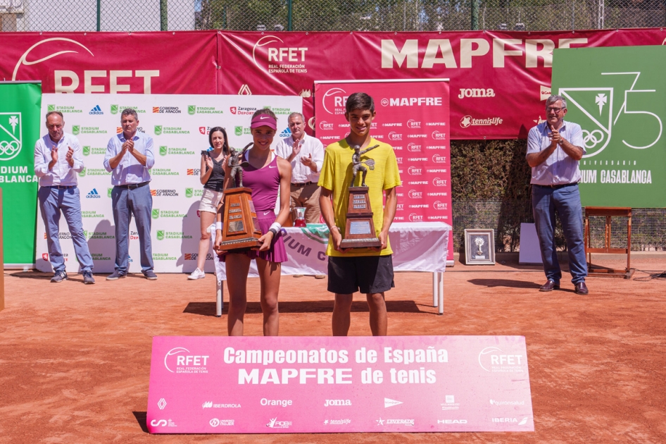 Paola Piñera y Adolfo Abascal triunfan en el Campeonato de España MAPFRE Infantil en Zaragoza Paola Piñera y Adolfo Abascal triunfan en el Campeonato de España MAPFRE Infantil en Zaragoza