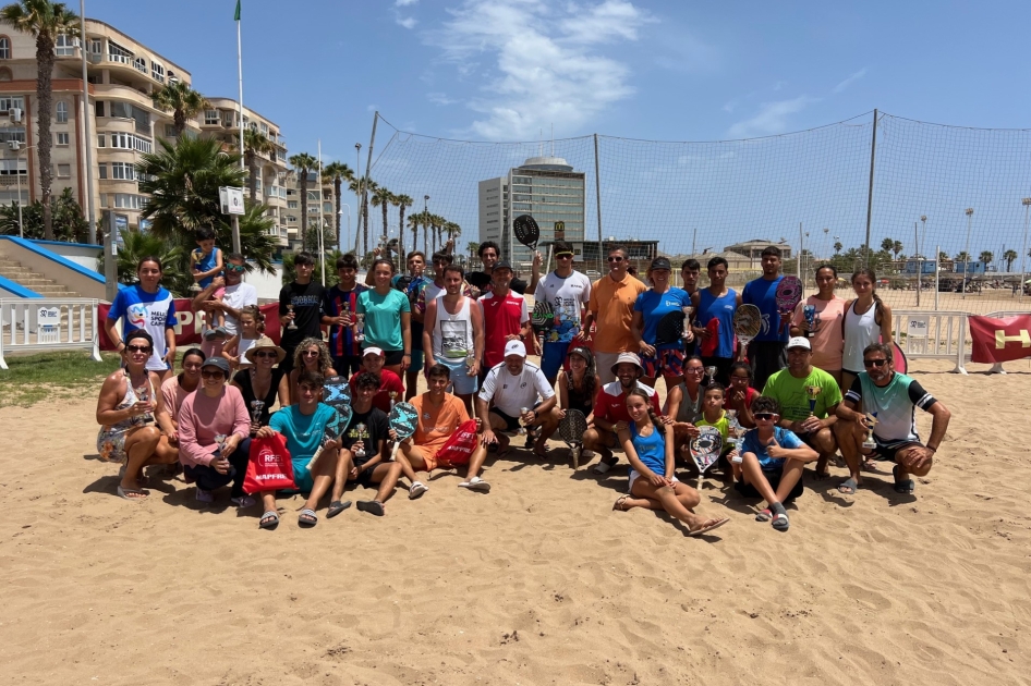 Las parejas Martnez/Rodrguez y Garca/Lpez ganan la Liga MAPFRE de Tenis Playa de Melilla
