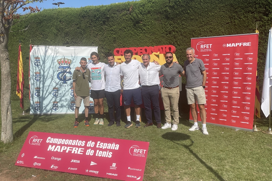 Equipo arbitral en el Campeonato de España MAPFRE Júnior por Equipos de Zaragoza