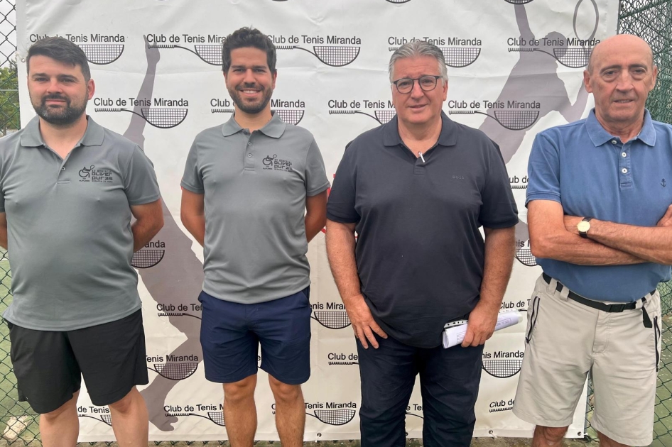 Equipo arbitral en el internacional de tenis en silla de Miranda de Ebro Equipo arbitral en el internacional de tenis en silla de Miranda de Ebro