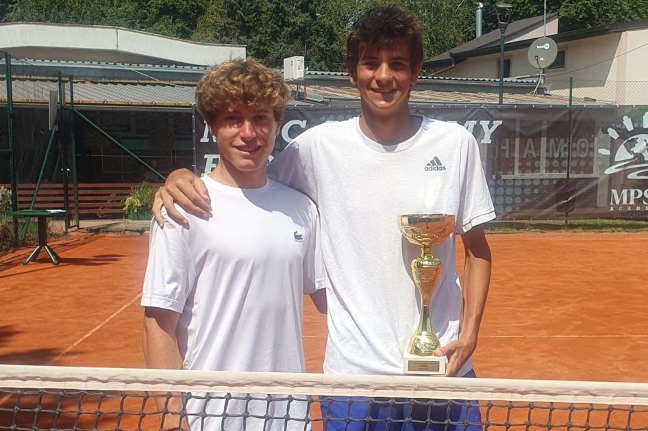 Rafael Jódar suma su tercer título internacional júnior del año en Serbia Rafael Jódar suma su tercer título internacional júnior del año en Serbia