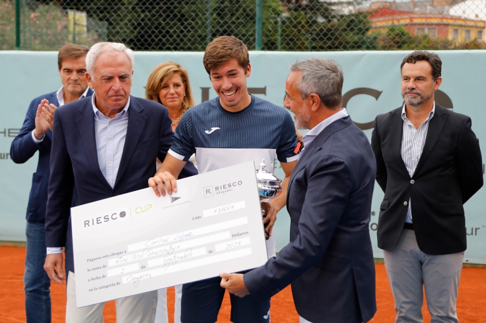 Carlos López Montagud suma el segundo triunfo del año en Oviedo Carlos López Montagud suma el segundo triunfo del año en Oviedo