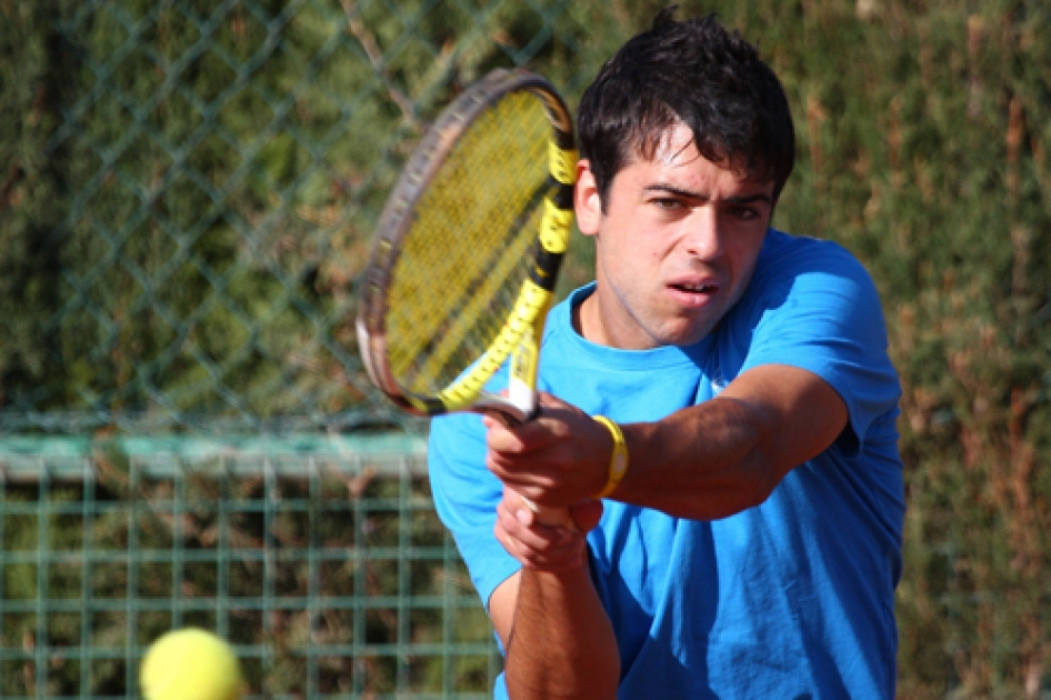 Íñigo Cervantes supera a Andoni Vivanco y suma su primer título del año en el Futures de Lleida Íñigo Cervantes supera a Andoni Vivanco y suma su primer título del año en el Futures de Lleida