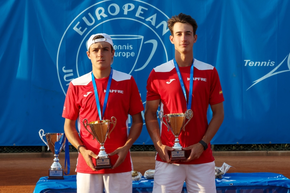 Sergio Planella y Andrés Santamarta se cuelgan la medalla de plata en dobles del Europeo Sub'16