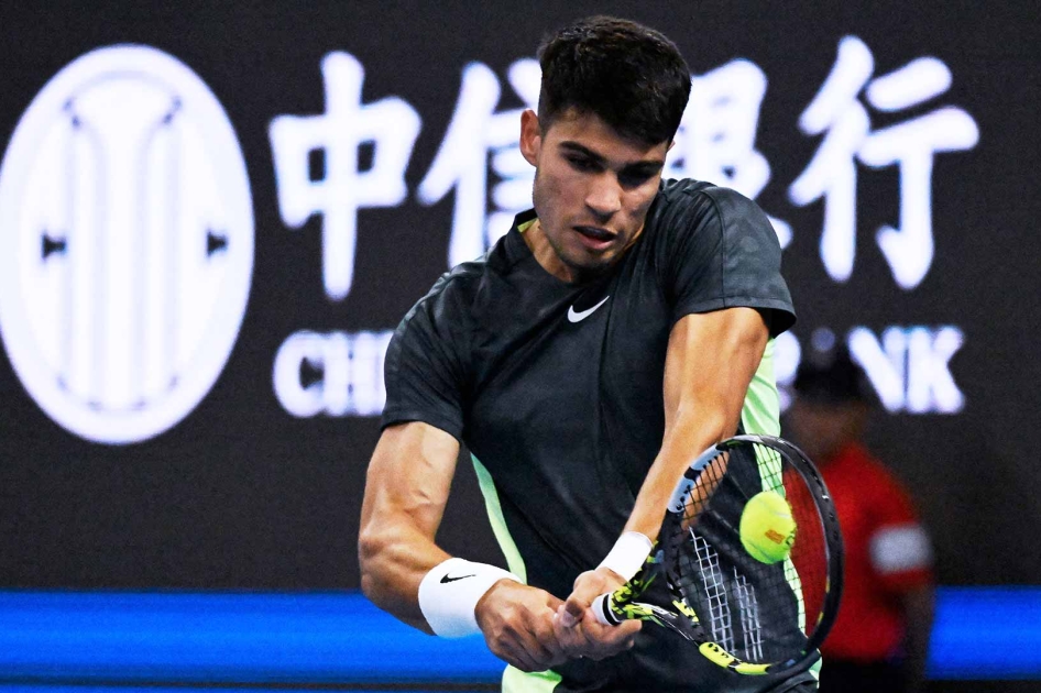 Carlos Alcaraz se despide en las semifinales de Pekín ante Jannik Sinner Carlos Alcaraz se despide en las semifinales de Pekín ante Jannik Sinner