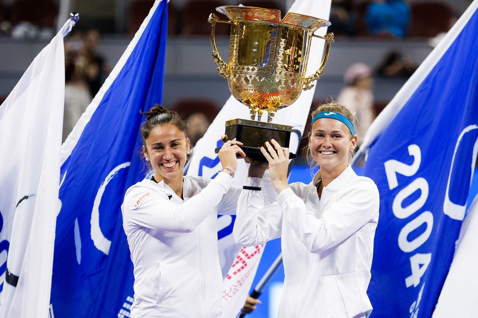 Sara Sorribes se corona en el torneo de dobles del WTA 1000 de Pekín junto a la checa Bouzková Sara Sorribes se corona en el torneo de dobles del WTA 1000 de Pekín junto a la checa Bouzková
