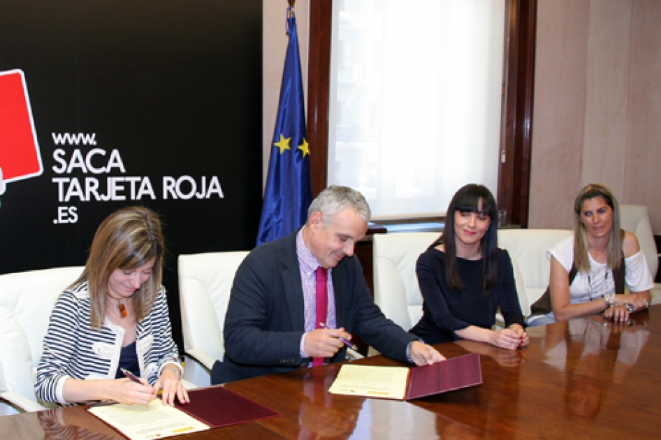 La ministra de Igualdad firma un acuerdo de colaboración con la Fundación del Tenis Español